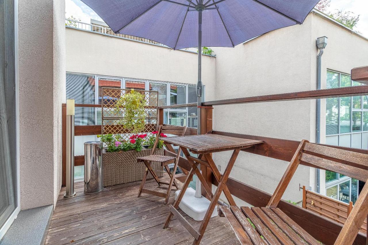 Bratislava -Apartment Near The City Center With A Balcony Екстер'єр фото