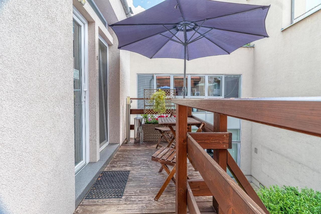 Bratislava -Apartment Near The City Center With A Balcony Екстер'єр фото