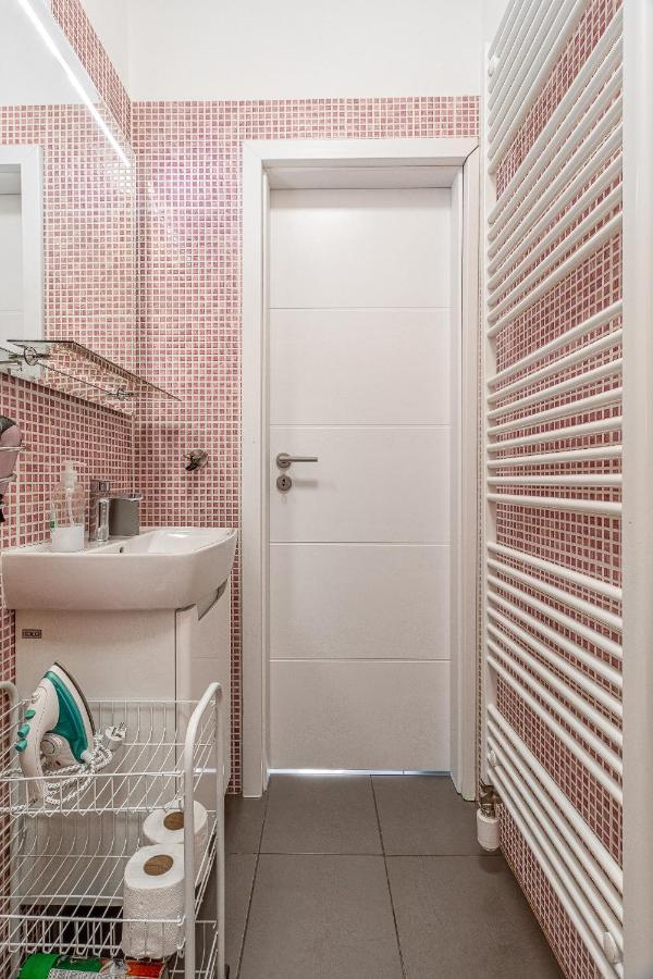 Bratislava -Apartment Near The City Center With A Balcony Екстер'єр фото