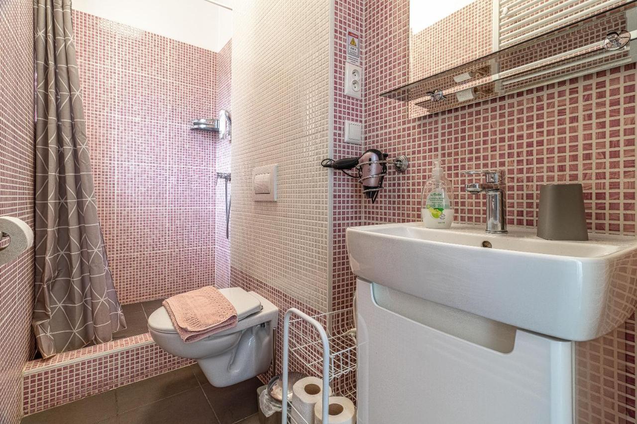 Bratislava -Apartment Near The City Center With A Balcony Екстер'єр фото