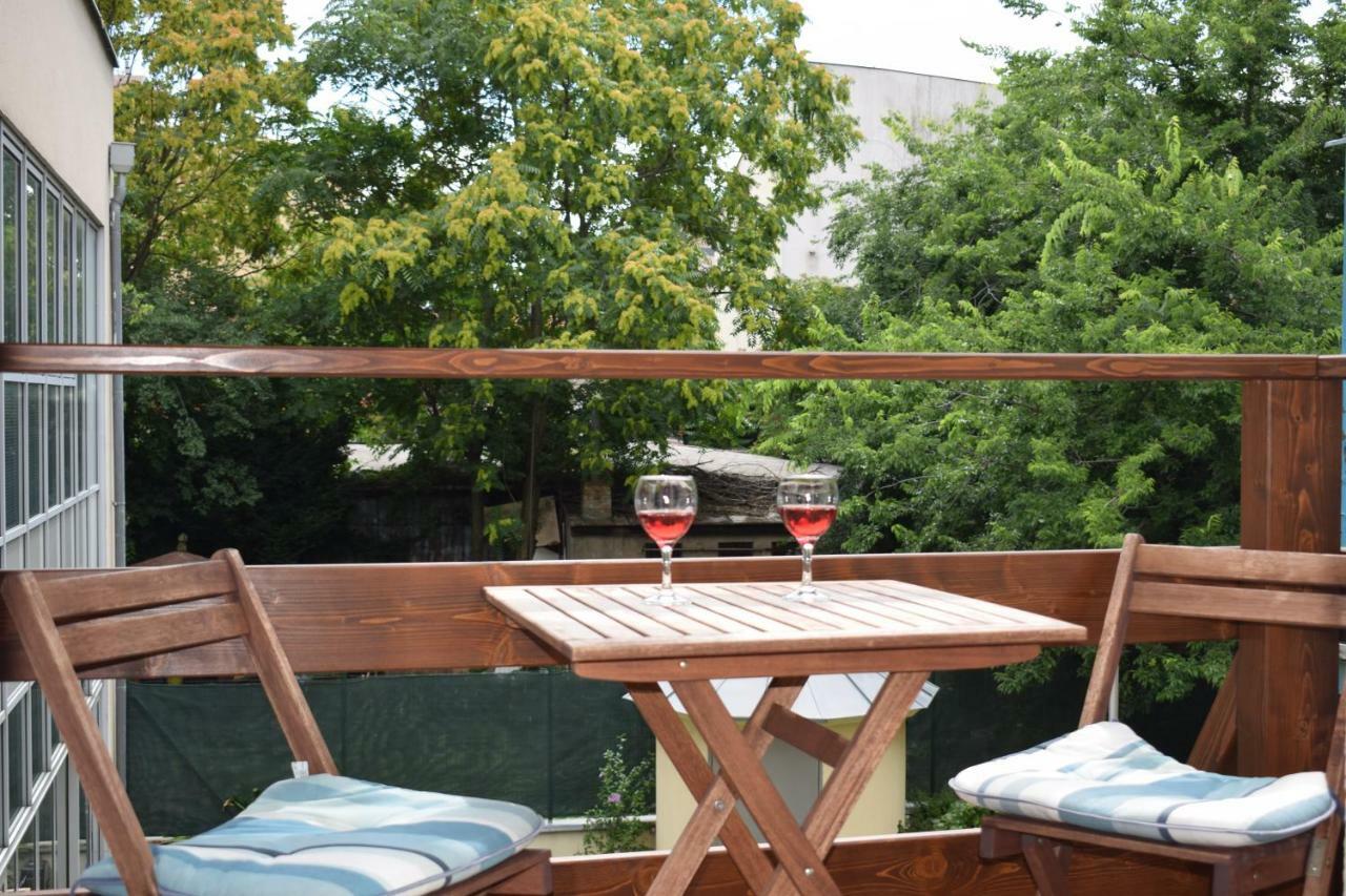 Bratislava -Apartment Near The City Center With A Balcony Екстер'єр фото