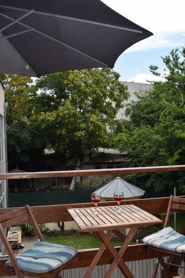 Bratislava -Apartment Near The City Center With A Balcony Екстер'єр фото